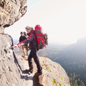 the trail to enter the Idagrotte